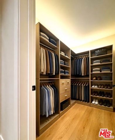 1146 Hacienda Place 2, West Hollywood, CA 90069