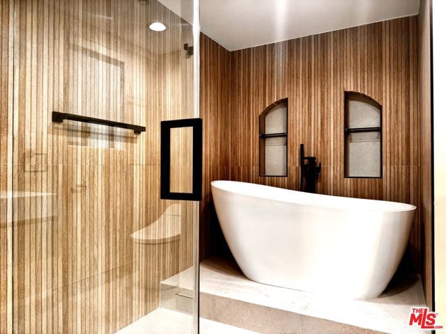 1146 Hacienda Place 2, West Hollywood, CA 90069