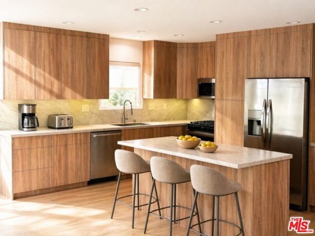 1146 Hacienda Place 2, West Hollywood, CA 90069