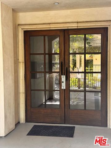 1146 Hacienda Place 2, West Hollywood, CA 90069