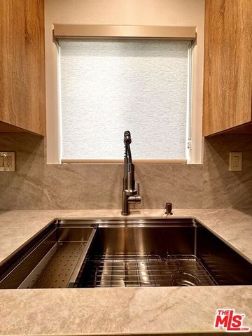 1146 Hacienda Place 2, West Hollywood, CA 90069