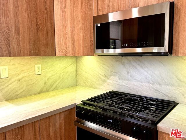 1146 Hacienda Place 2, West Hollywood, CA 90069