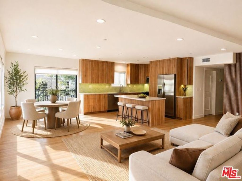 1146 Hacienda Place 2, West Hollywood, CA 90069