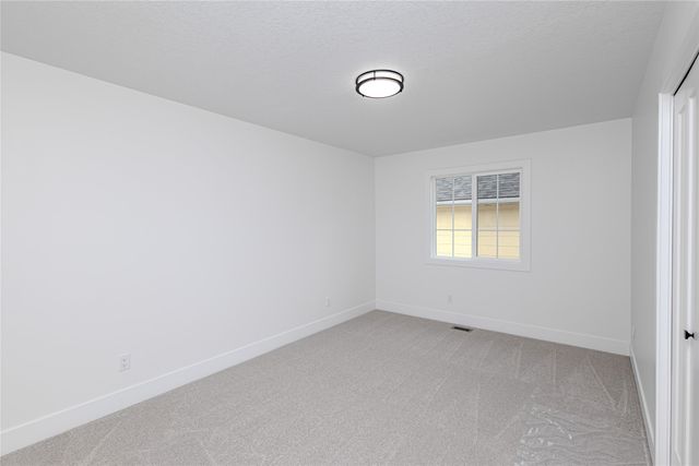 2158 E Walnut Street, Des Moines, IA 50317