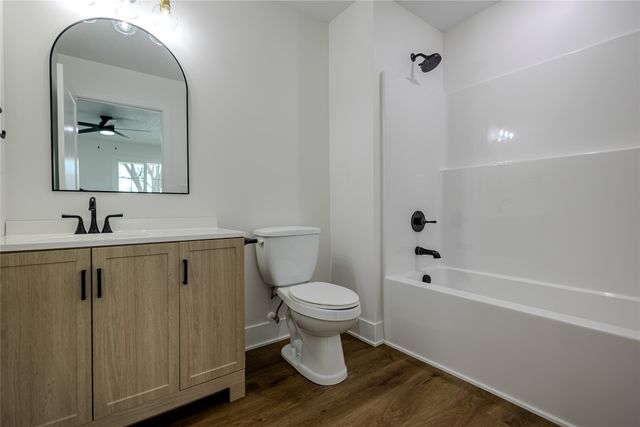 2158 E Walnut Street, Des Moines, IA 50317