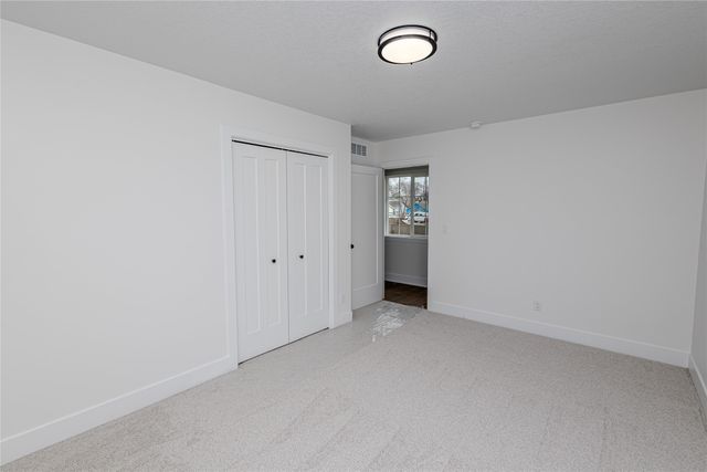 2158 E Walnut Street, Des Moines, IA 50317