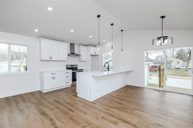 2158 E Walnut Street, Des Moines, IA 50317