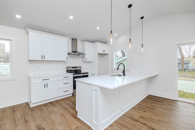 2158 E Walnut Street, Des Moines, IA 50317