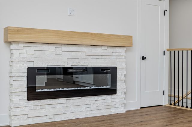 2158 E Walnut Street, Des Moines, IA 50317