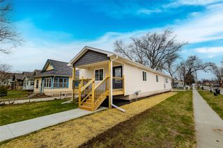 2158 E Walnut Street, Des Moines, IA 50317