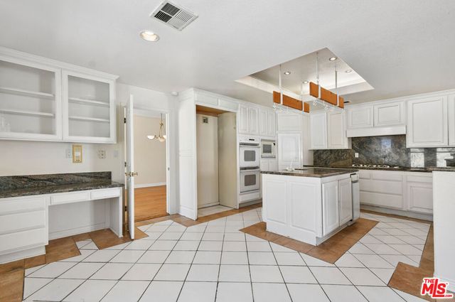 4942 Densmore Avenue, Encino, CA 91436