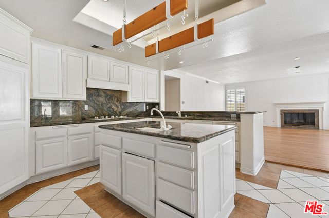 4942 Densmore Avenue, Encino, CA 91436