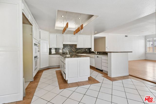 4942 Densmore Avenue, Encino, CA 91436