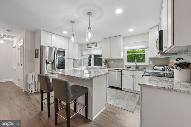 136 DORCHESTER DR, Southampton, NJ 08088