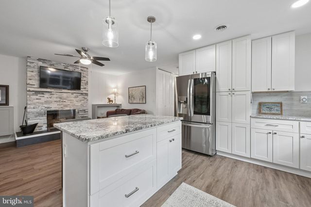 136 DORCHESTER DR, Southampton, NJ 08088