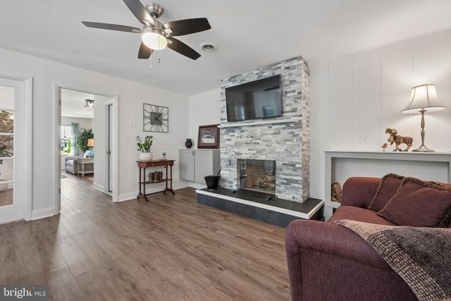 136 DORCHESTER DR, Southampton, NJ 08088