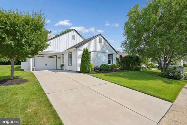 136 DORCHESTER DR, Southampton, NJ 08088