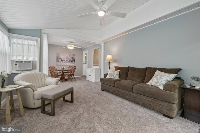 136 DORCHESTER DR, Southampton, NJ 08088