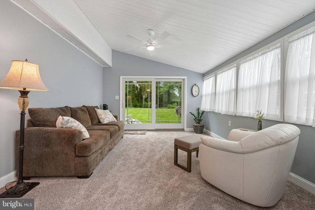 136 DORCHESTER DR, Southampton, NJ 08088