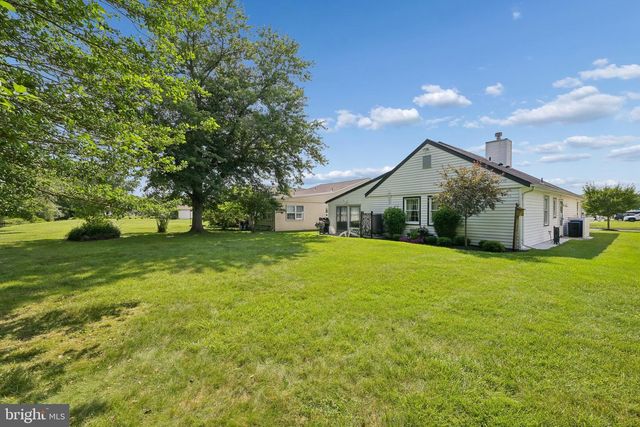 136 DORCHESTER DR, Southampton, NJ 08088