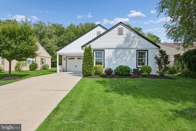 136 DORCHESTER DR, Southampton, NJ 08088