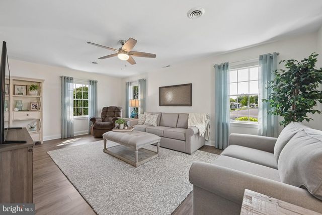 136 DORCHESTER DR, Southampton, NJ 08088