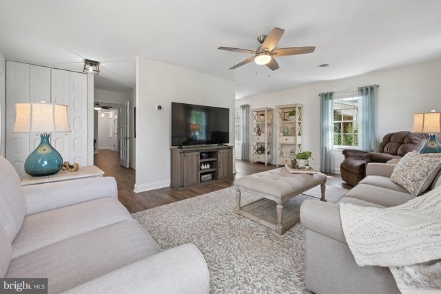 136 DORCHESTER DR, Southampton, NJ 08088