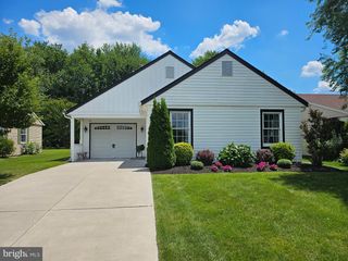 136 DORCHESTER DR, Southampton, NJ 08088