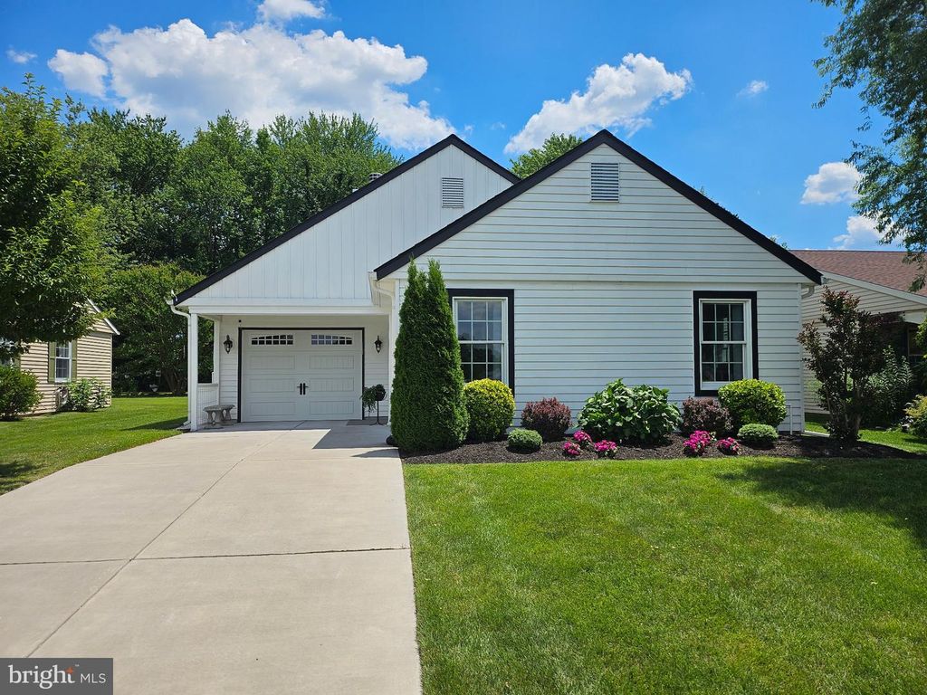 136 DORCHESTER DR, Southampton, NJ 08088