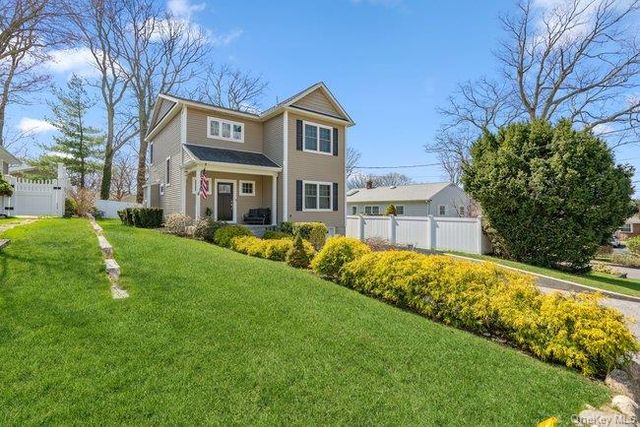 4 Knollwood Avenue, Bayville, NY 11709