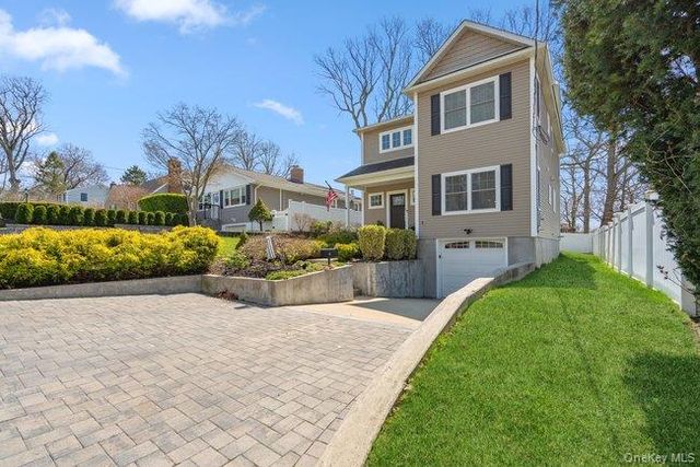 4 Knollwood Avenue, Bayville, NY 11709
