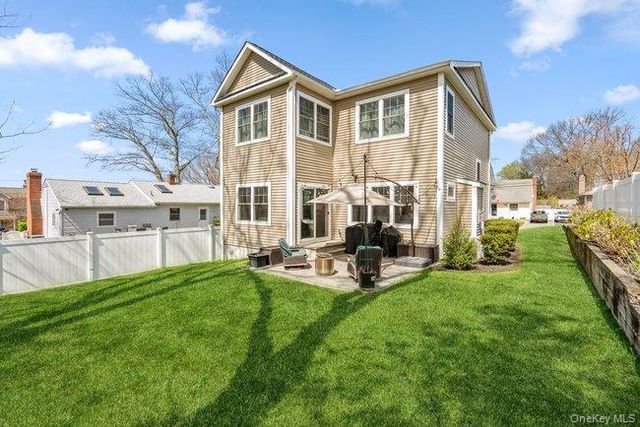 4 Knollwood Avenue, Bayville, NY 11709