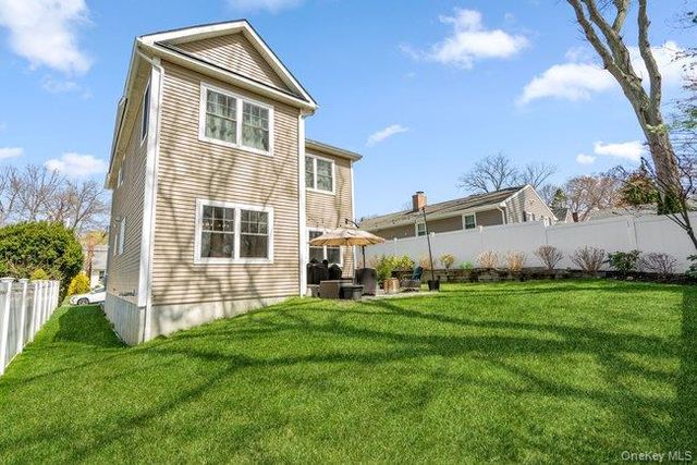 4 Knollwood Avenue, Bayville, NY 11709