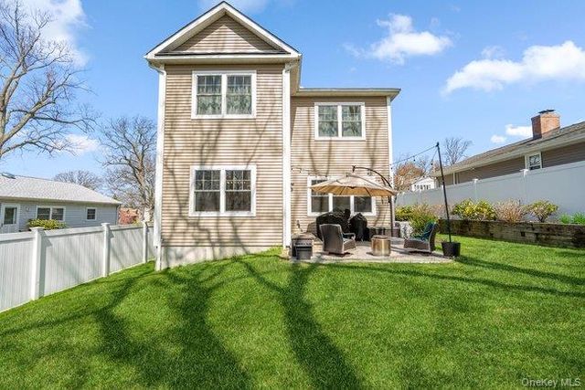 4 Knollwood Avenue, Bayville, NY 11709