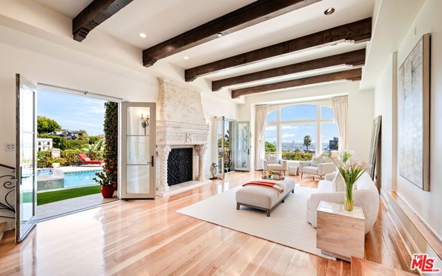1260 St Ives Place, Los Angeles, CA 90069