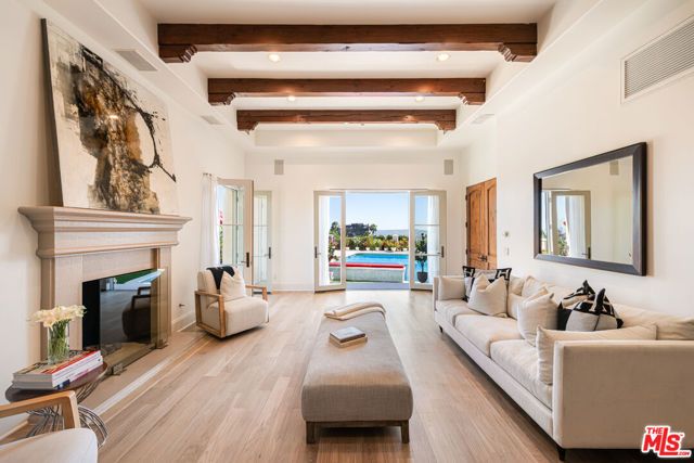 1260 St Ives Place, Los Angeles, CA 90069