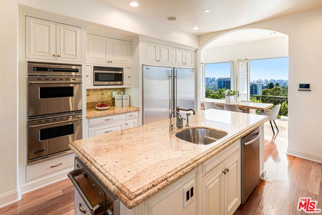 1260 St Ives Place, Los Angeles, CA 90069