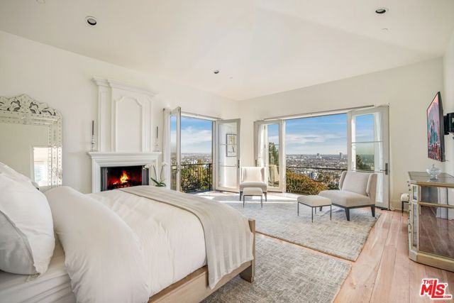 1260 St Ives Place, Los Angeles, CA 90069