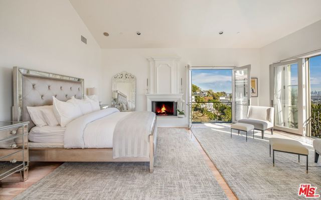 1260 St Ives Place, Los Angeles, CA 90069