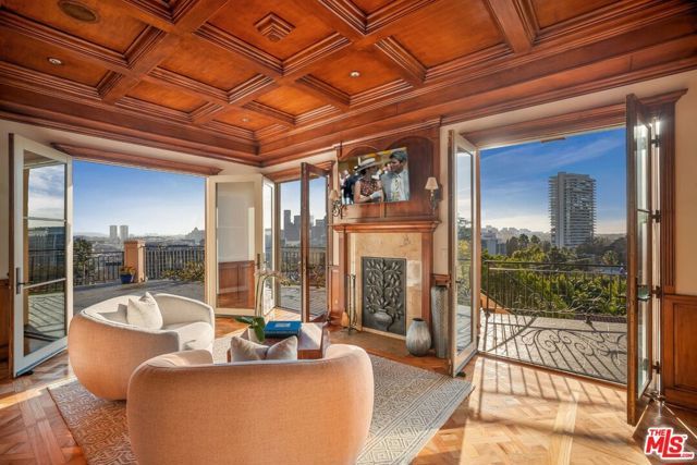 1260 St Ives Place, Los Angeles, CA 90069