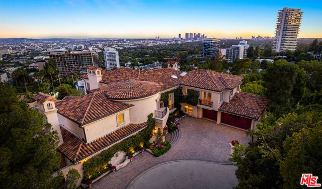 1260 St Ives Place, Los Angeles, CA 90069