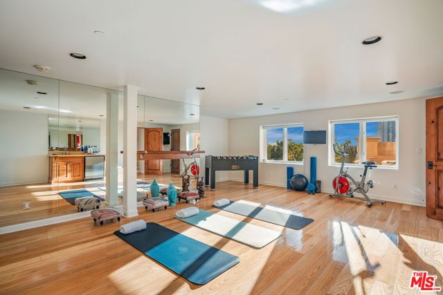 1260 St Ives Place, Los Angeles, CA 90069