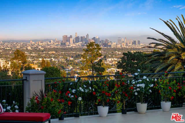 1260 St Ives Place, Los Angeles, CA 90069