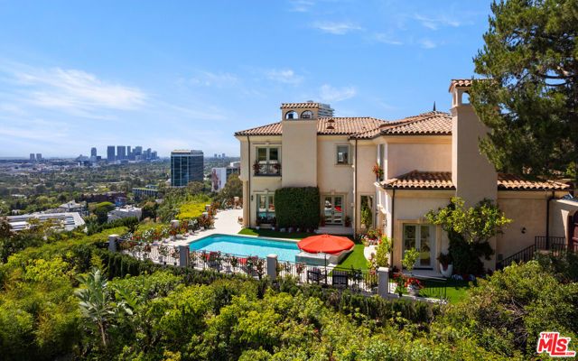 1260 St Ives Place, Los Angeles, CA 90069