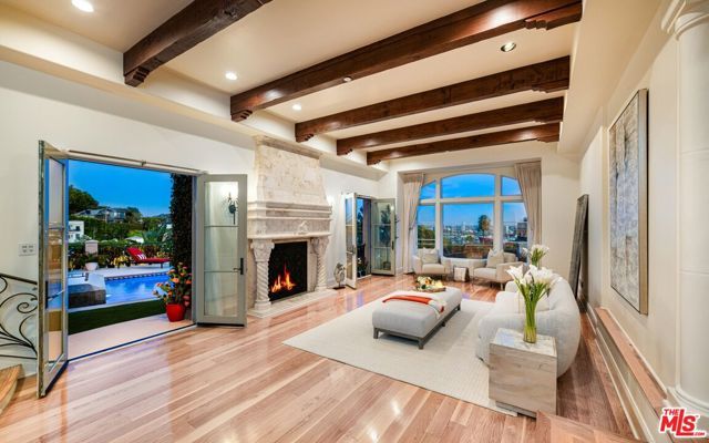 1260 St Ives Place, Los Angeles, CA 90069
