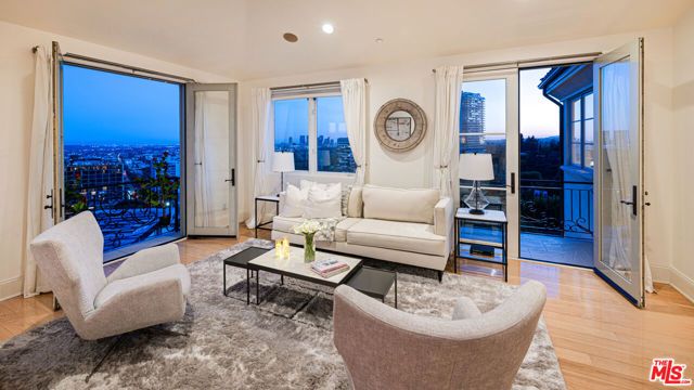1260 St Ives Place, Los Angeles, CA 90069