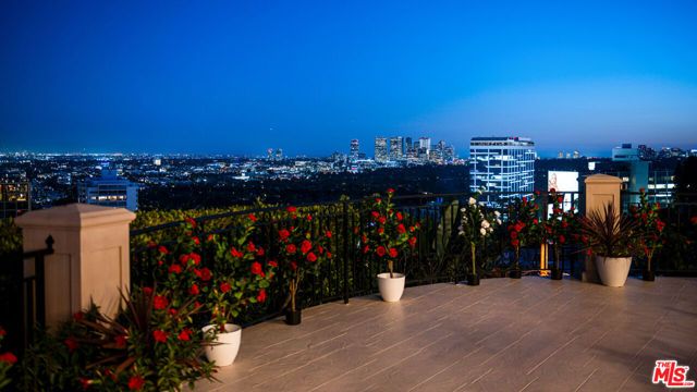 1260 St Ives Place, Los Angeles, CA 90069