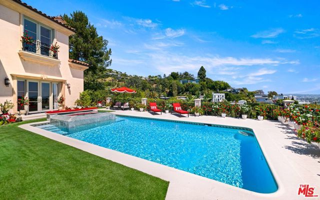 1260 St Ives Place, Los Angeles, CA 90069