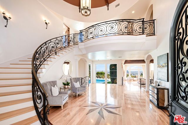 1260 St Ives Place, Los Angeles, CA 90069