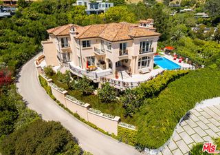 1260 St Ives Place, Los Angeles, CA 90069